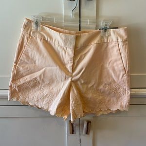 Ann Taylor Signature short size 4, 5” inseam, peach color